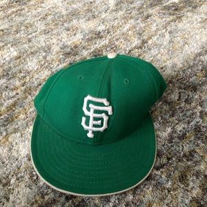 Fitted green San Fransicso Giants hat New Era. Size 7.
